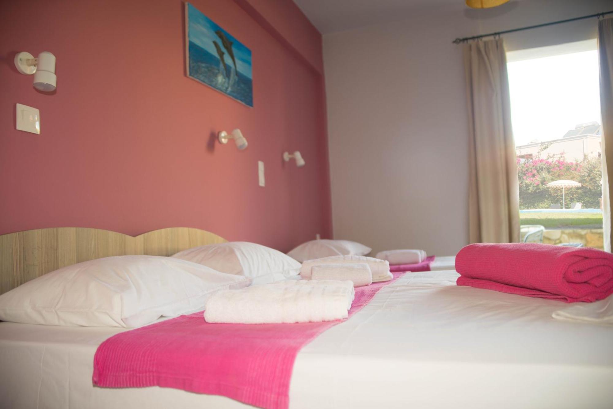 Nereides Hotel คอลิมวาริออน ภายนอก รูปภาพ