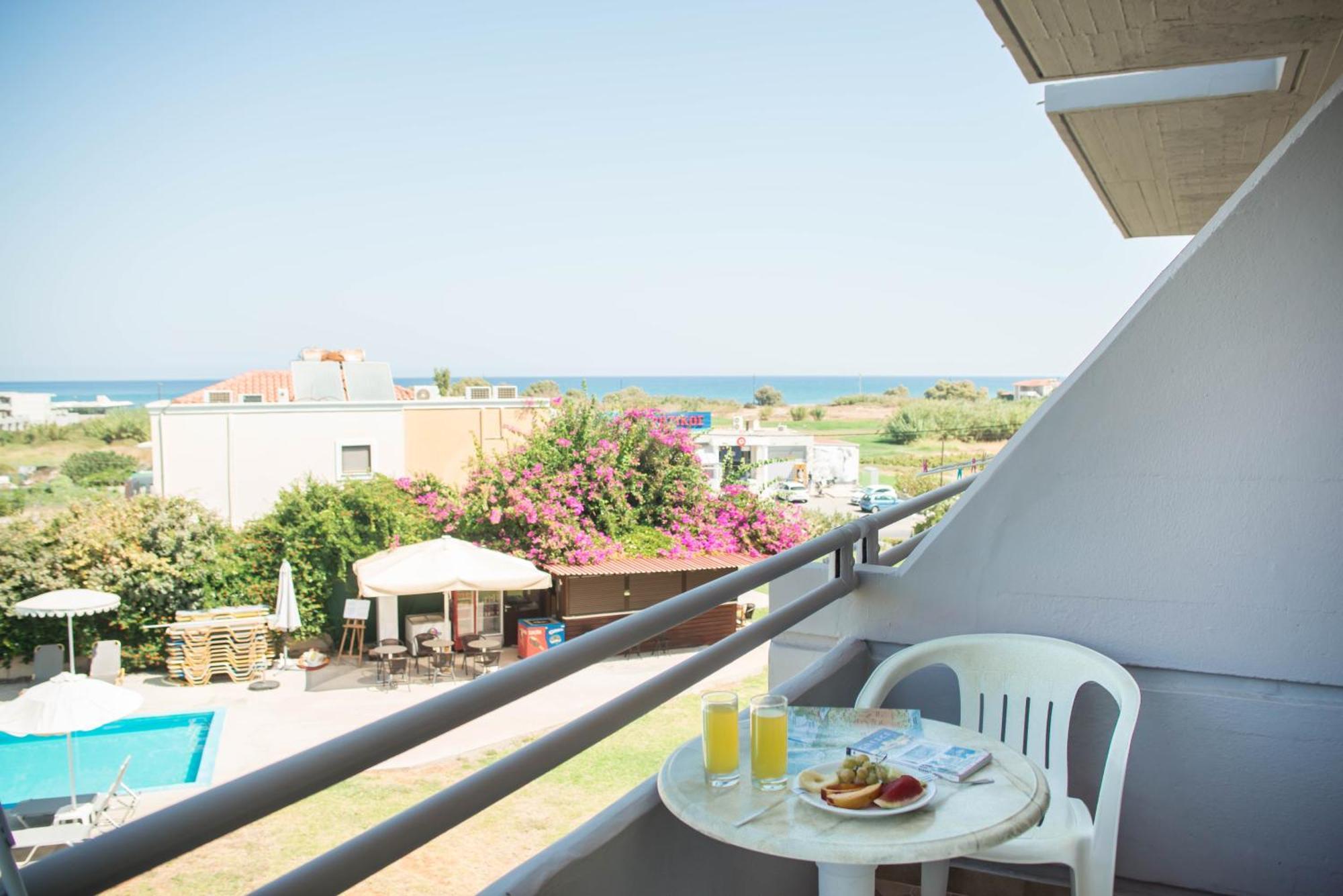 Nereides Hotel คอลิมวาริออน ภายนอก รูปภาพ