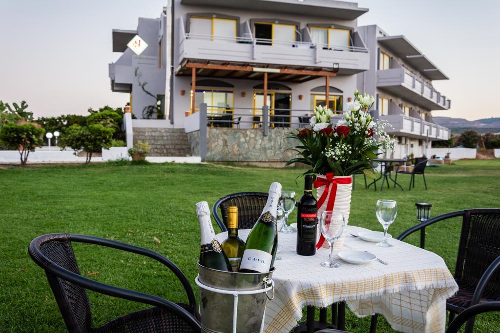 Nereides Hotel คอลิมวาริออน ภายนอก รูปภาพ
